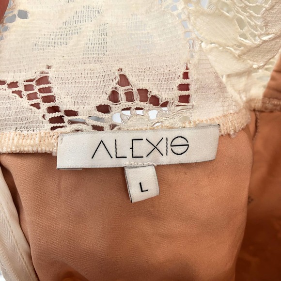 🚨Alexis Size Large Manolo Romper Long Sleeve Ivory Lace Bridal Bride-to-Be - Picture 7 of 10